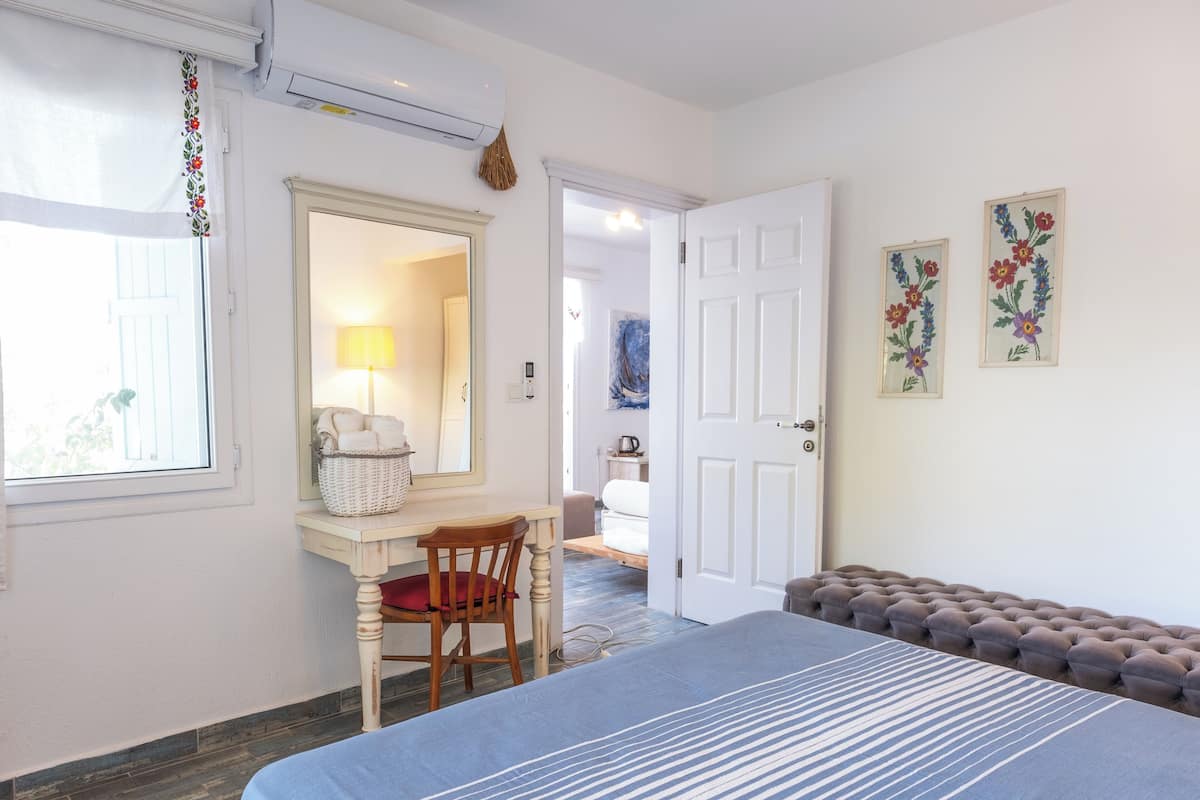 Romantic Suite | 1 bedroom, premium bedding, minibar, in-room safe