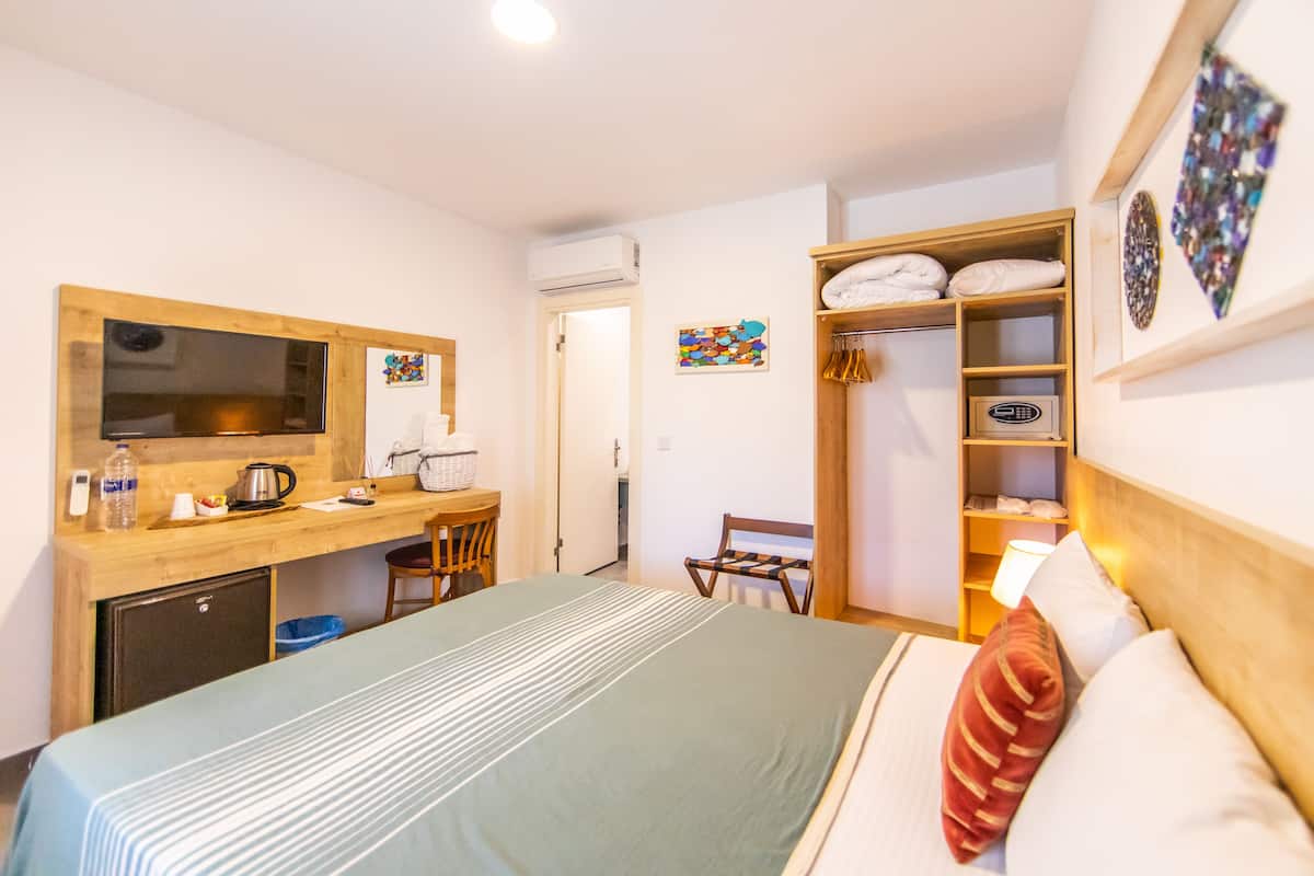 1 bedroom, premium bedding, minibar, in-room safe