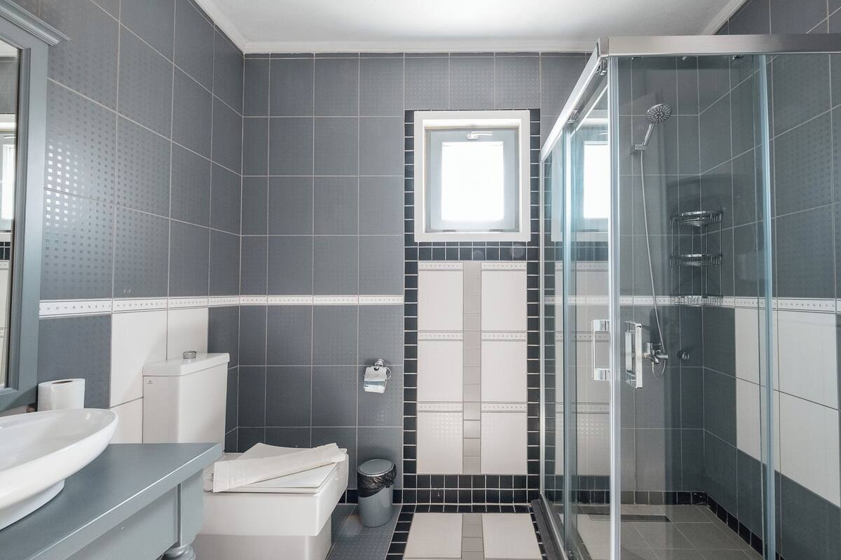 luxury studio suite | 1 bedroom, premium bedding, minibar, in-room safe