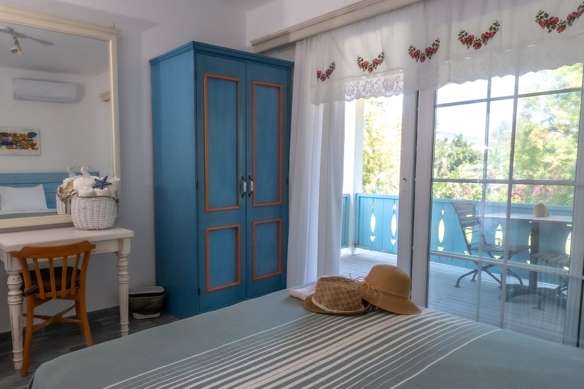 superior room | 1 bedroom, premium bedding, minibar, in-room safe