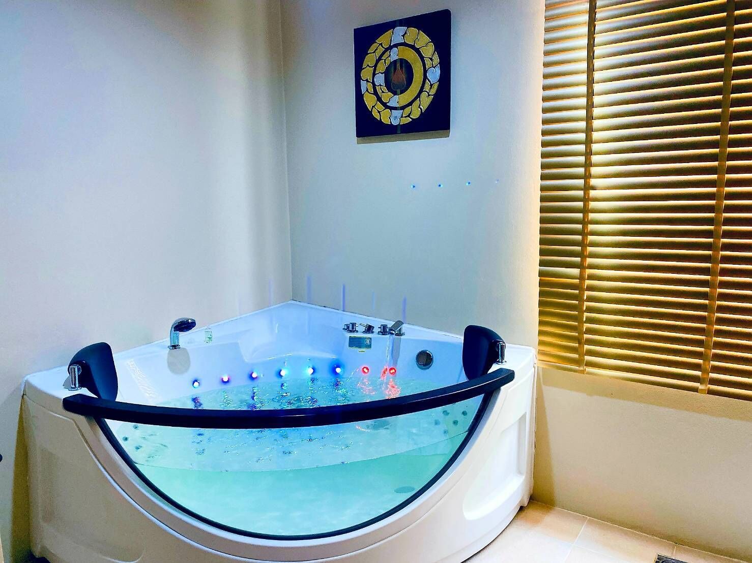 豪華客房 | 浴室 | 獨立浴缸及淋浴設備、按摩浴缸、免費梳洗用品、風筒