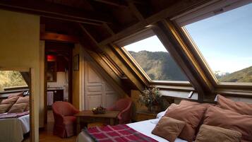 Junior Suite | In-room safe, individually furnished, desk, blackout curtains