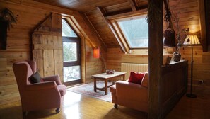 Junior Suite | Living area