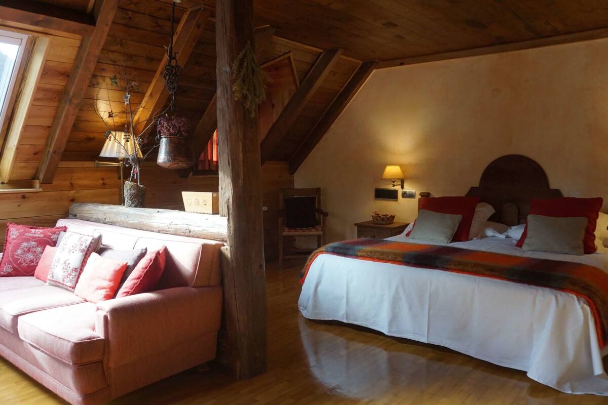 junior suite | in-room safe, individually furnished, desk, blackout curtains