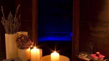 Experience tranquility in this elegantly arranged room, featuring a warm atmosphere and thoughtful touches.