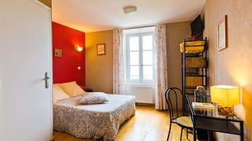 Standard Double Room | Individually decorated, desk, soundproofing, free WiFi