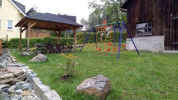 Children’s play area – outdoor