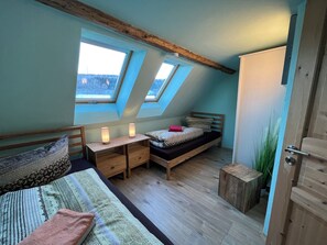 Basic Apartment, 3 Bedrooms, Non Smoking, Mountain View