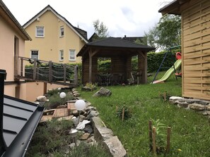 Basic-Apartment, 3 Schlafzimmer, Nichtraucher, Bergblick | Blick auf den Garten