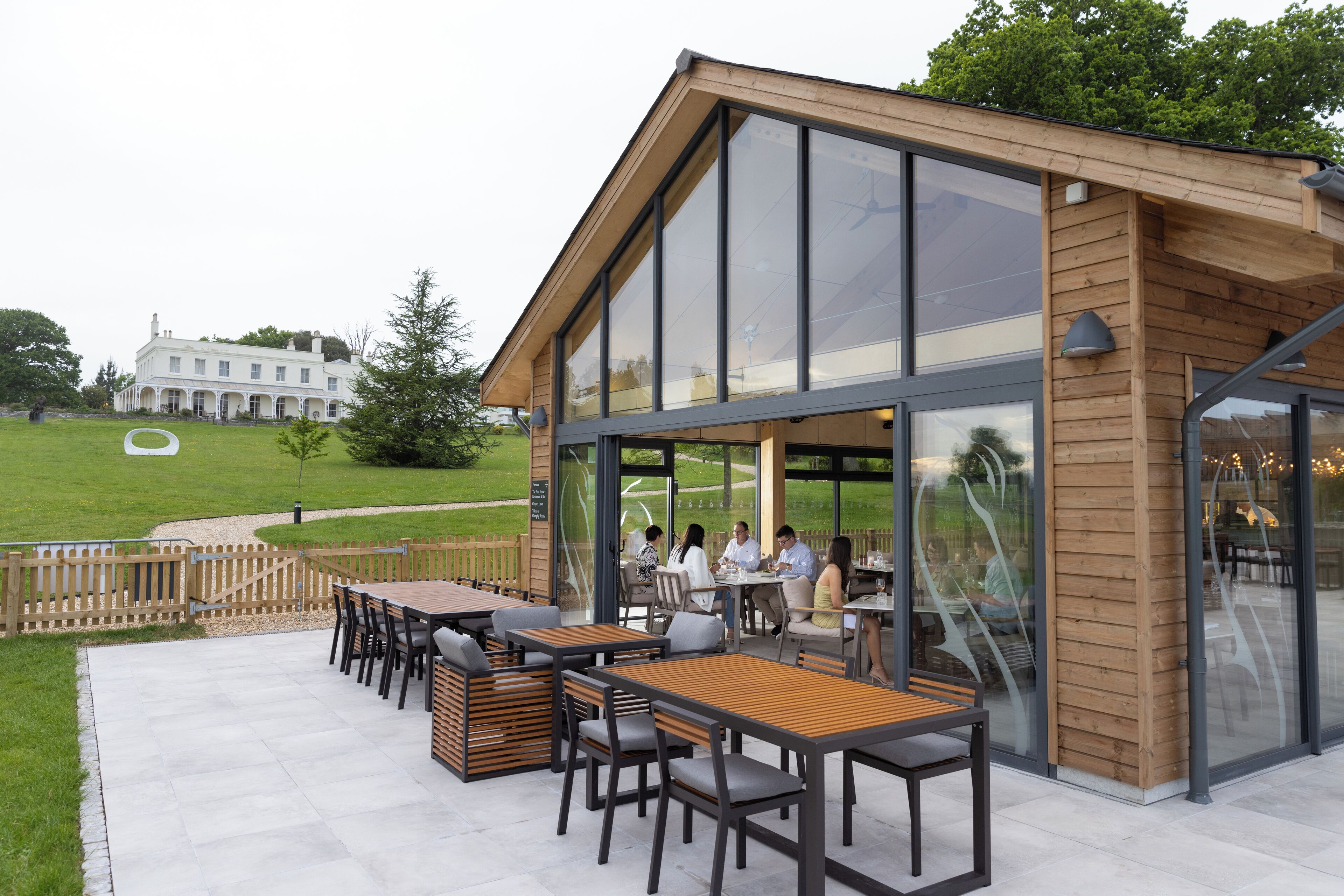 breakfast, lunch, dinner served; british cuisine