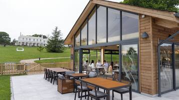 Breakfast, lunch, dinner served; British cuisine