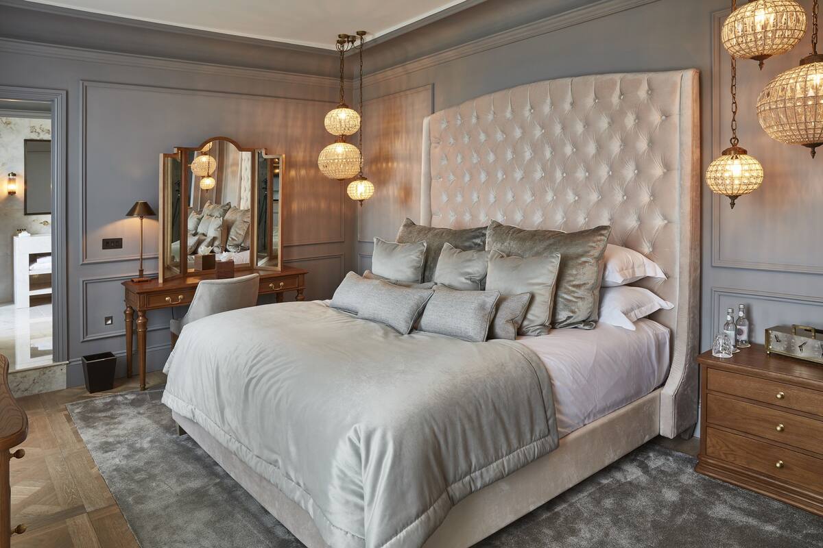 Superior Suite, River View | Premium bedding, in-room safe, blackout drapes, soundproofing