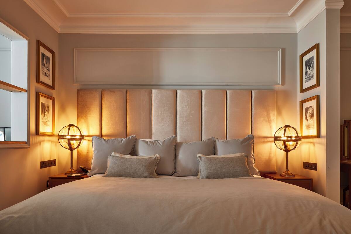 grand suite, river view | premium bedding, in-room safe, individually decorated