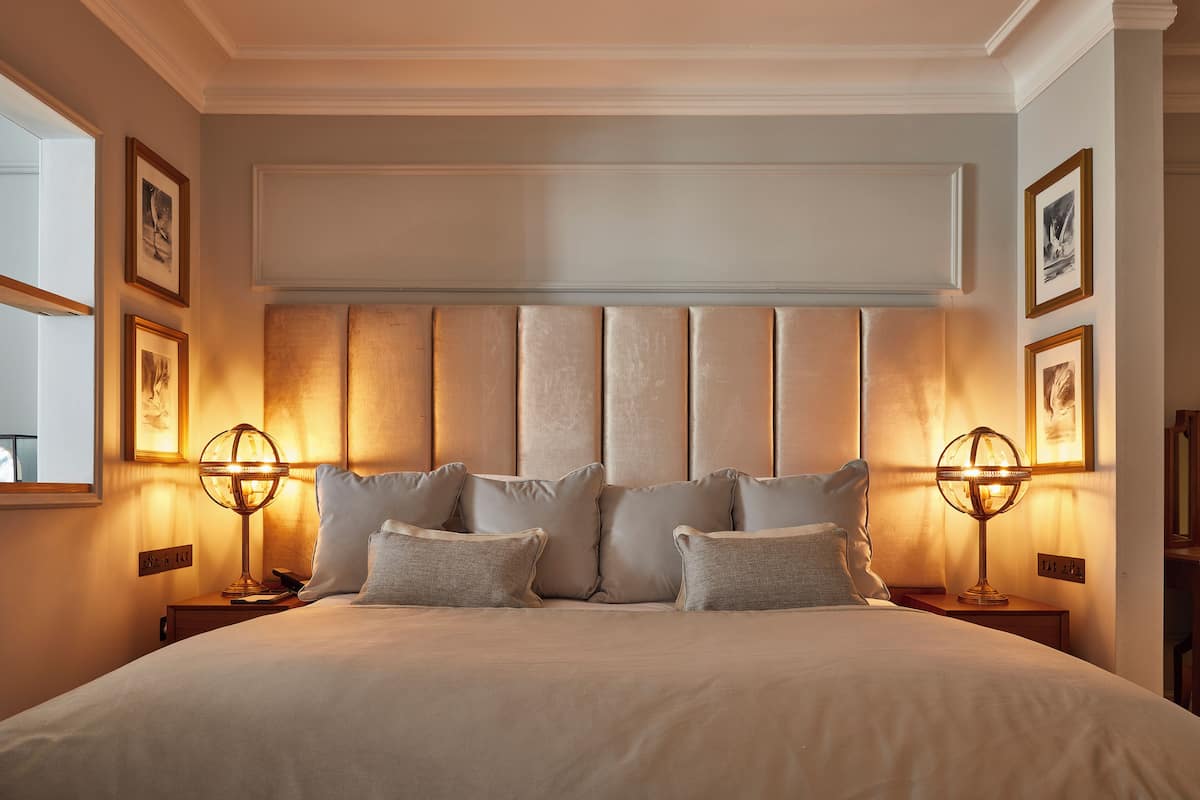 Premium bedding, in-room safe, individually decorated