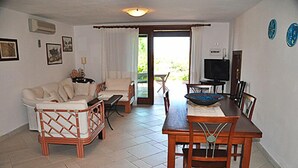 Unclassified image, 4 of 15, button - Villa Cancellu (San Teodoro)