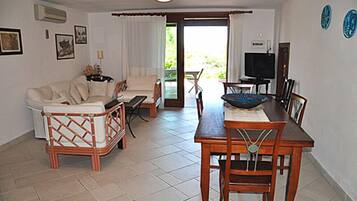 Villa, 5 Bedrooms, Sea View | Living room