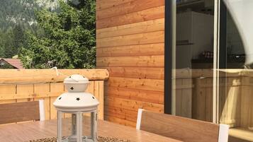 Design Mobile Home, 2 Bedrooms, Kitchenette, Courtyard View | In-room safe, individually decorated, individually furnished, desk