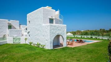 Superior Villa, 2 Bedrooms, Private Pool | Teres/patio