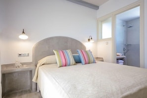 Superior Villa, 2 Bedrooms, Private Pool | 2 bedrooms, in-room safe, desk, soundproofing