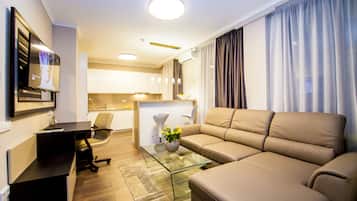 Deluxe Apartment | 1 bedroom, premium bedding, in-room safe, desk