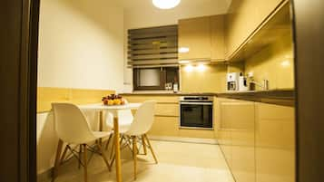 Deluxe Apartment | 1 bedroom, premium bedding, in-room safe, desk