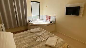 Suíte premium | 1 quarto, roupas de cama premium, frigobar, individualmente decorados