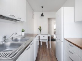 Apartment, 1 Bedroom | Private kitchen | Full-size fridge, microwave, oven, stovetop