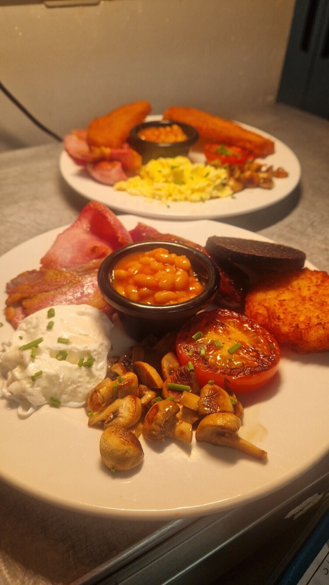 daily cooked-to-order breakfast (gbp 10.50 per person)