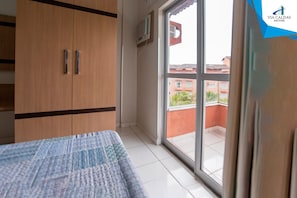 Quarto quádruplo standard (0254) | Vista da sacada