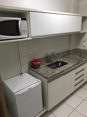 Apartment ( 0451 ) | Cozinha americana privada | Frigobar, micro-ondas