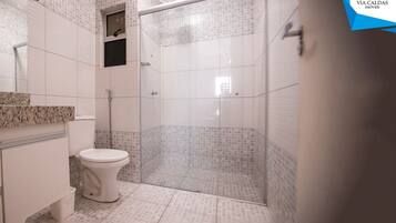 Standard Quadruple Room (0254) | Bathroom | Shower, towels
