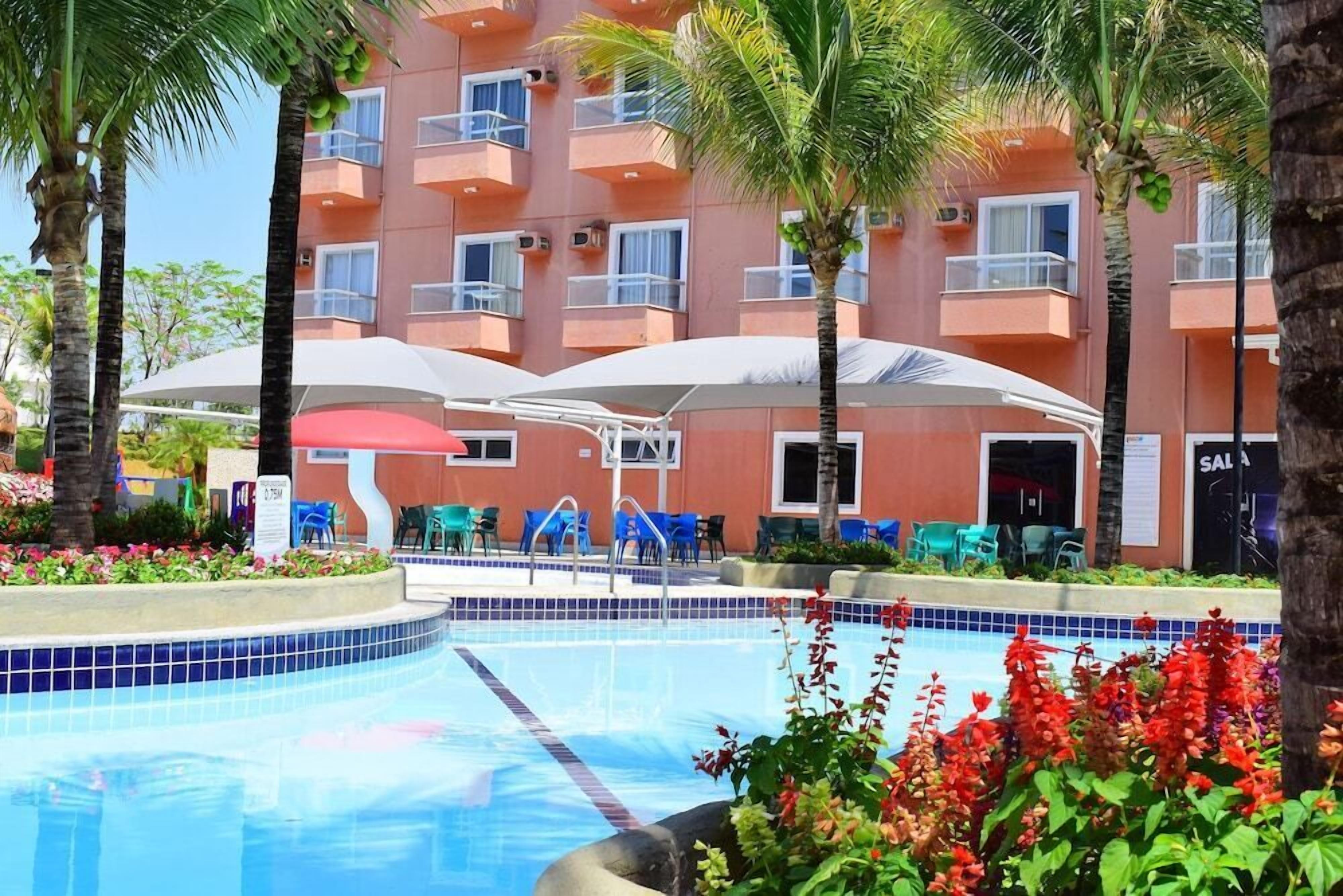 6 outdoor pools