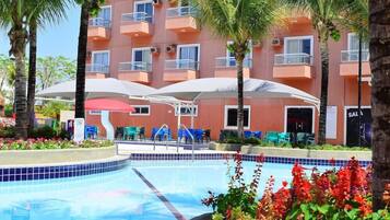 6 outdoor pools