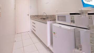 Standard Quadruple Room (0254) | Private kitchen | Mini-fridge, microwave