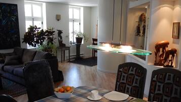 Free daily full breakfast