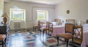 Luxury Villa, Multiple Bedrooms, Private Pool, Hill View