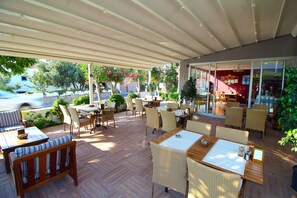 Outdoor banquet area - The Losh (Bodrum)