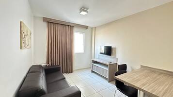 Apartamento | Área de estar | TV