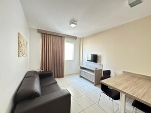 Apartamento | Área de estar | TV