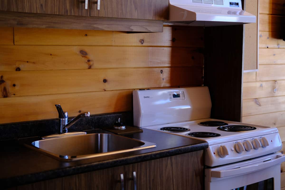 chalet, 2 bedrooms, kitchen, beach view | private kitchen | coffee/tea maker