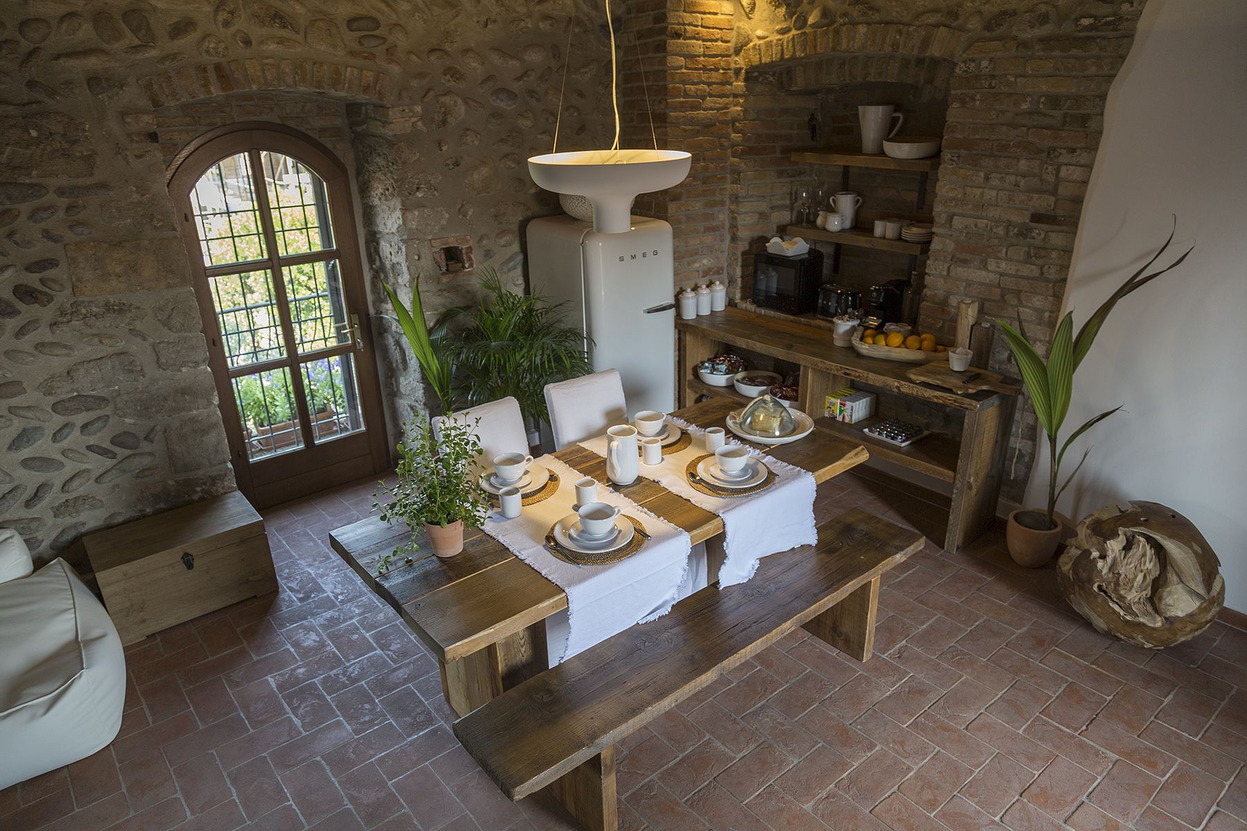 Romantic Suite, Multiple Beds, Garden View, Tower | In-room dining