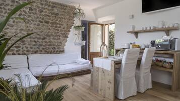 Design Suite, Multiple Beds, Private Bathroom, Garden View | Living area | 32-inch flat-screen TV with digital channels, TV