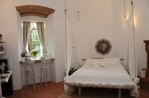 Soundproofing, free WiFi, bed sheets - La Torre Medioevale (Filago)