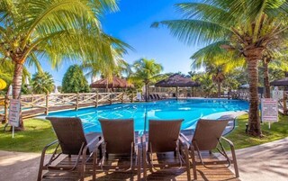 4 outdoor pools, sun loungers