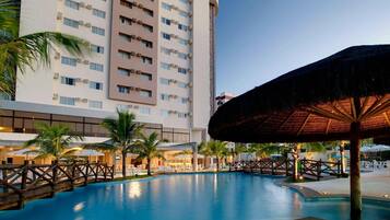 4 piscinas al aire libre, sillones reclinables de piscina