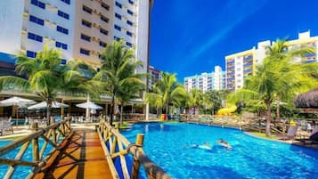 4 piscinas externas, espreguiçadeiras