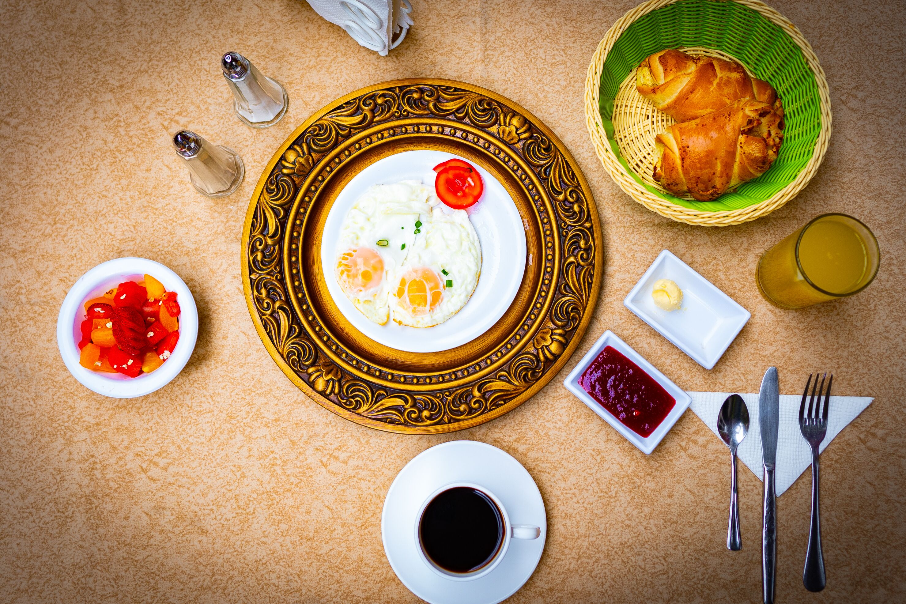 Desayuno continental (USD 3 por persona) 