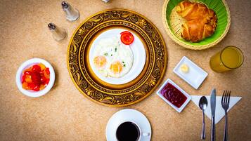 Desayuno continental (USD 3 por persona)