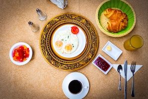 Petit déjeuner continental (3 USD par personne)