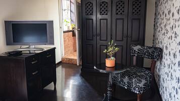 Chambre Double | Literie de qualité supérieure, couette en duvet d'oie, bureau